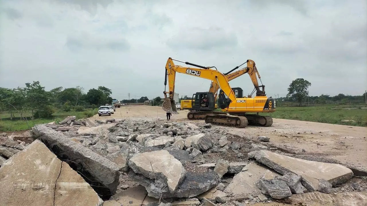 हीरापुर जरवाय में 60 एकड़ मे हो रही अवैध प्लॉटिंग पर रोक, FIR दर्ज हीरापुर जरवाय में 60 एकड़ मे हो रही अवैध प्लॉटिंग पर रोक, FIR दर्ज