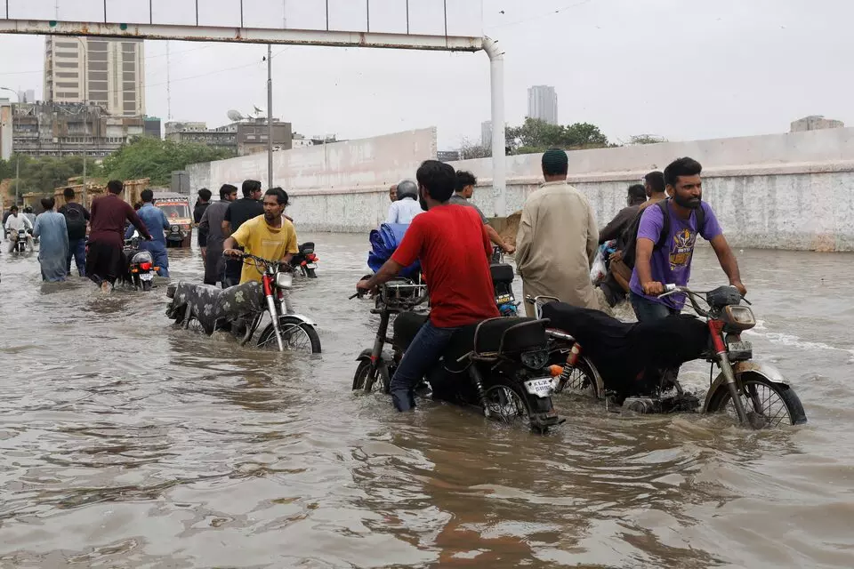 Karachi में बारिश के कारण शहरी बाढ़ का खतरा Karachi में बारिश के कारण शहरी बाढ़ का खतरा