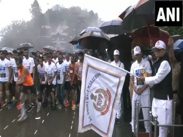 Himachal राज्यपाल ने बारिश के बीच वार्षिक पुलिस हाफ मैराथन को हरी झंडी दिखाई Himachal राज्यपाल ने बारिश के बीच वार्षिक पुलिस हाफ मैराथन को हरी झंडी दिखाई