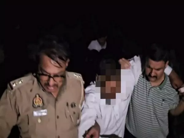 Mainpuri police ने मुठभेड़ में दो अपराधियों को पकड़ा, पिस्तौल और मोटरसाइकिल जब्त की Mainpuri police ने मुठभेड़ में दो अपराधियों को पकड़ा, पिस्तौल और मोटरसाइकिल जब्त की