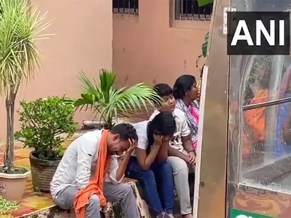 Puri में जगन्नाथ रथ यात्रा के दौरान भगदड़, कम से कम 3 लोगों के मारे जाने की आशंका, कई घायल Puri में जगन्नाथ रथ यात्रा के दौरान भगदड़, कम से कम 3 लोगों के मारे जाने की आशंका, कई घायल