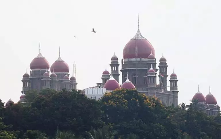 Telangana HC ने जांच अधिकारी को पूर्व विधायक के खिलाफ निष्पक्ष जांच करने का निर्देश दिया Telangana HC ने जांच अधिकारी को पूर्व विधायक के खिलाफ निष्पक्ष जांच करने का निर्देश दिया