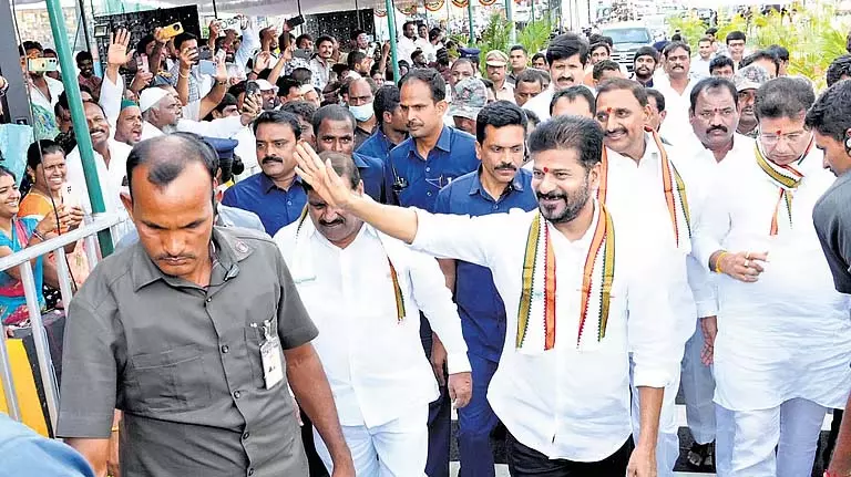 तेलंगाना के CM रेवंत रेड्डी अमित शाह को फंड अनुरोधों की याद दिलाएंगे तेलंगाना के CM रेवंत रेड्डी अमित शाह को फंड अनुरोधों की याद दिलाएंगे