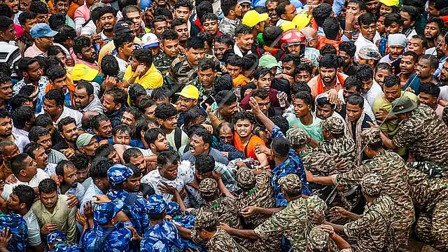 पुरी के गुंडिचा मंदिर के बाहर भगदड़: तीन की मौत, 50 से अधिक घायल पुरी के गुंडिचा मंदिर के बाहर भगदड़: तीन की मौत, 50 से अधिक घायल