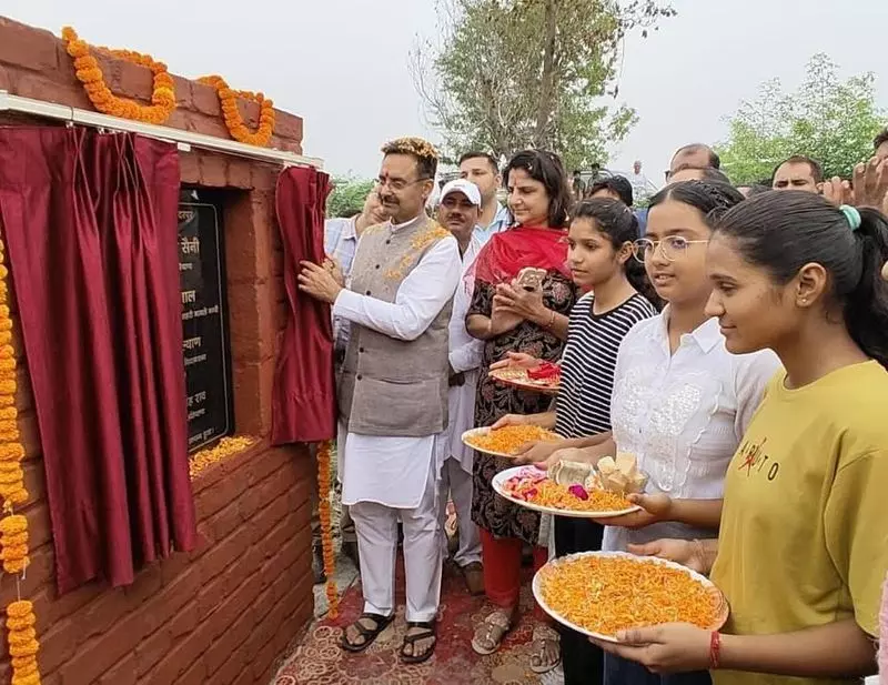 विधानसभा अध्यक्ष ने 3.76 करोड़ रुपये की सात परियोजनाओं का शिलान्यास किया विधानसभा अध्यक्ष ने 3.76 करोड़ रुपये की सात परियोजनाओं का शिलान्यास किया