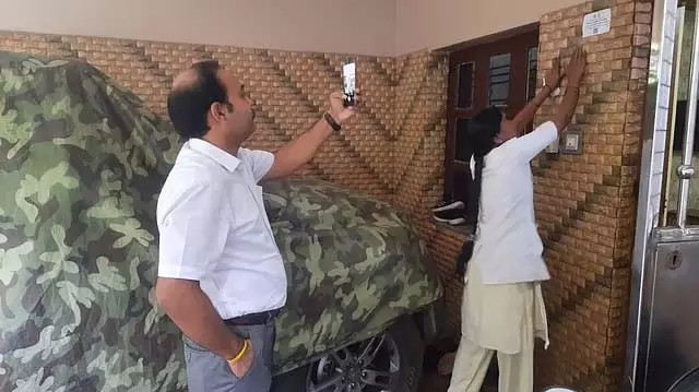 जाति जनगणना सर्वेक्षण के दौरान BBMP अधिकारियों पर हमला: महिला के खिलाफ आपराधिक मामला दर्ज जाति जनगणना सर्वेक्षण के दौरान BBMP अधिकारियों पर हमला: महिला के खिलाफ आपराधिक मामला दर्ज