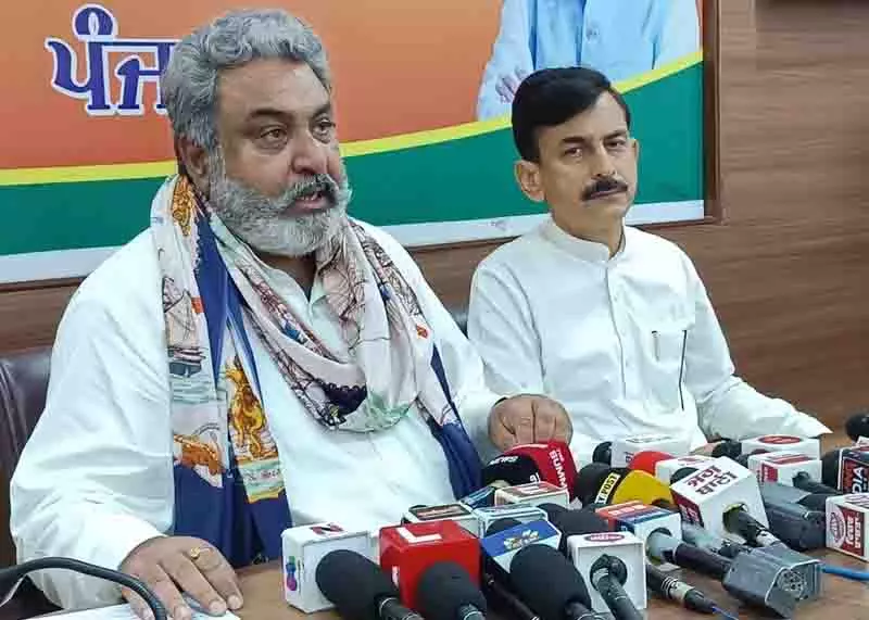 फिल्म विवाद में BJP ने दिलजीत का समर्थन किया, उन्हें ‘राष्ट्रीय संपत्ति’ बताया फिल्म विवाद में BJP ने दिलजीत का समर्थन किया, उन्हें ‘राष्ट्रीय संपत्ति’ बताया