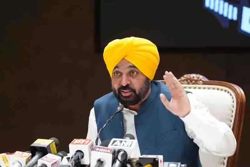 पवित्र ग्रंथों की बेअदबी के लिए कठोर सजा पर जल्द ही कानून बनेगा: CM पवित्र ग्रंथों की बेअदबी के लिए कठोर सजा पर जल्द ही कानून बनेगा: CM