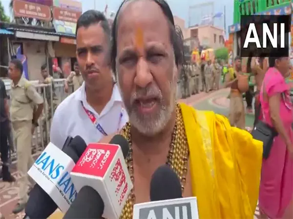 Puri जगन्नाथ मंदिर के वरिष्ठ दैतापति सेवक ने रथ यात्रा में भगदड़ के बाद बेहतर व्यवस्था की मांग की Puri जगन्नाथ मंदिर के वरिष्ठ दैतापति सेवक ने रथ यात्रा में भगदड़ के बाद बेहतर व्यवस्था की मांग की