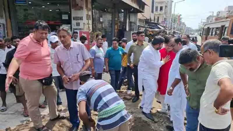 Goraya में सीवर, ड्रेनेज कार्य को लेकर जनता की चिंता बढ़ी, नगर निगम ने हस्तक्षेप किया Goraya में सीवर, ड्रेनेज कार्य को लेकर जनता की चिंता बढ़ी, नगर निगम ने हस्तक्षेप किया
