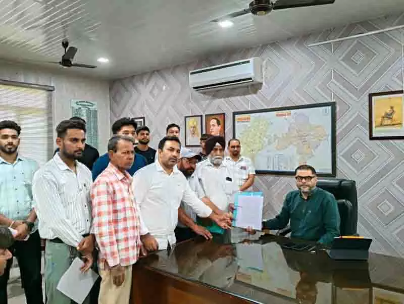 SC छात्रों ने पोस्ट मैट्रिक छात्रवृत्ति योजना के दुरुपयोग का आरोप लगाया, सरकार से हस्तक्षेप की मांग की SC छात्रों ने पोस्ट मैट्रिक छात्रवृत्ति योजना के दुरुपयोग का आरोप लगाया, सरकार से हस्तक्षेप की मांग की