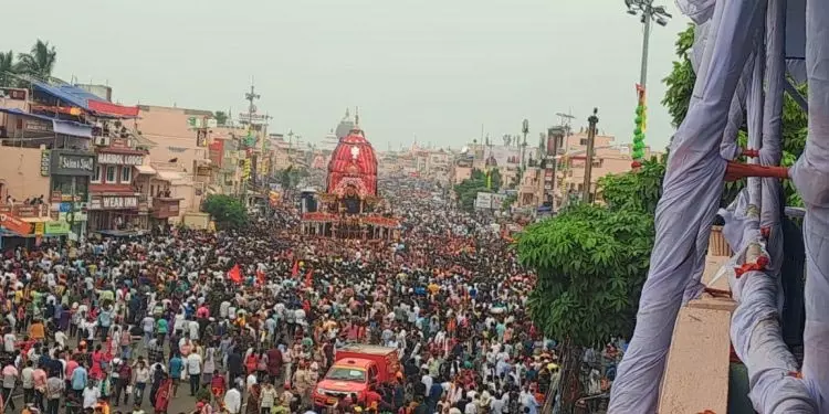 ओडिशा के पुरी में मंदिर में भगदड़ में तीन लोगों की मौत, दर्जनों घायल ओडिशा के पुरी में मंदिर में भगदड़ में तीन लोगों की मौत, दर्जनों घायल
