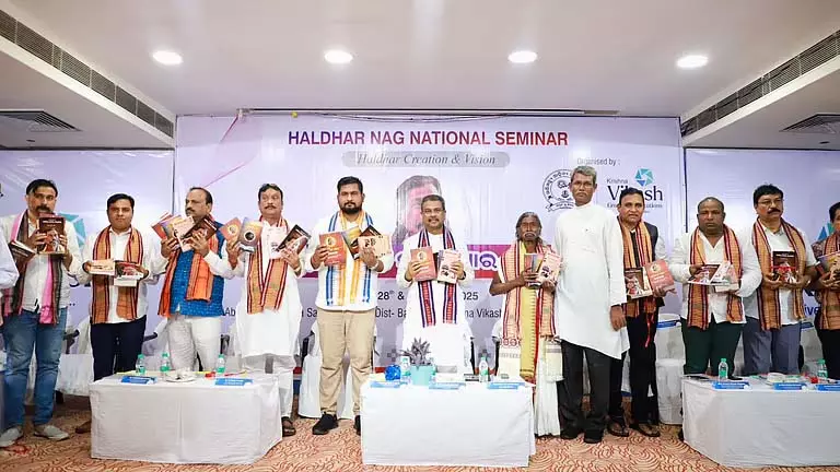Dharmendra Pradhan ने कहा- हलधर नाग की रचनाओं को संरक्षित करने के प्रयास किए जाने चाहिए Dharmendra Pradhan ने कहा- हलधर नाग की रचनाओं को संरक्षित करने के प्रयास किए जाने चाहिए