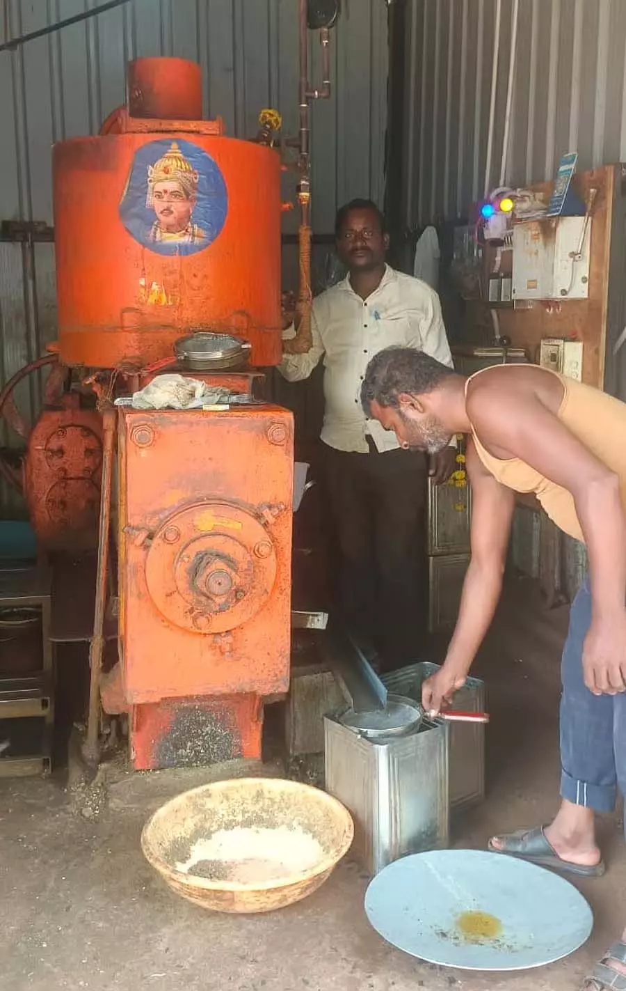 Karnataka : कुसुम, तेल की कीमतों में अचानक वृद्धि Karnataka : कुसुम, तेल की कीमतों में अचानक वृद्धि