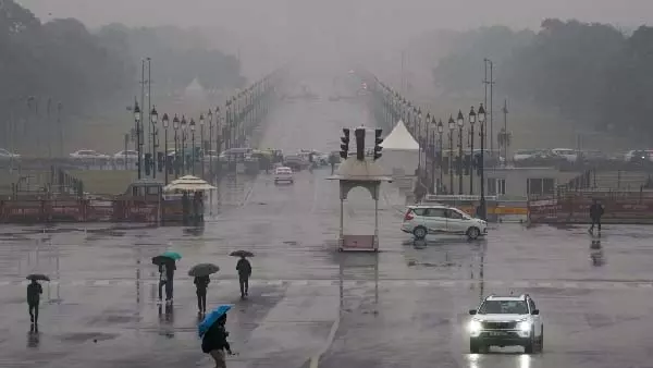 Kerala से दिल्ली तक तेज़ी से बढ़ा मानसून, जानें आगे कितना बरसेंगे बादल Kerala से दिल्ली तक तेज़ी से बढ़ा मानसून, जानें आगे कितना बरसेंगे बादल