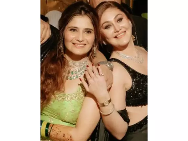 Aarti Singh ने शेफाली जरीवाला को भावपूर्ण श्रद्धांजलि दी Aarti Singh ने शेफाली जरीवाला को भावपूर्ण श्रद्धांजलि दी