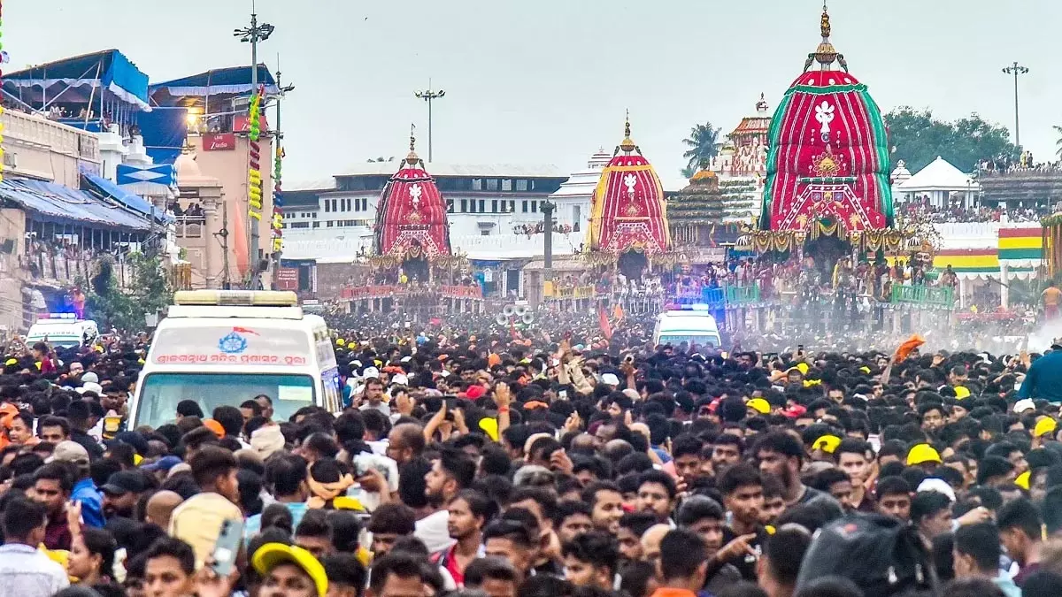 पुरी भगदड़: 3 मौतें, दर्जनों घायल; CM माझी ने माफी मांगी, बीजेडी ने इस्तीफ़ा मांगा पुरी भगदड़: 3 मौतें, दर्जनों घायल; CM माझी ने माफी मांगी, बीजेडी ने इस्तीफ़ा मांगा