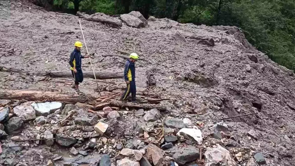 Uttarkashi में यमुनोत्री मार्ग पर बादल फट गया Uttarkashi में यमुनोत्री मार्ग पर बादल फट गया