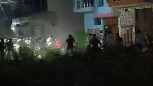 15-20 हमलावरों ने मिलकर पूर्व सैनिक परिवार को पीटा, घटना का वीडियो वायरल 15-20 हमलावरों ने मिलकर पूर्व सैनिक परिवार को पीटा, घटना का वीडियो वायरल