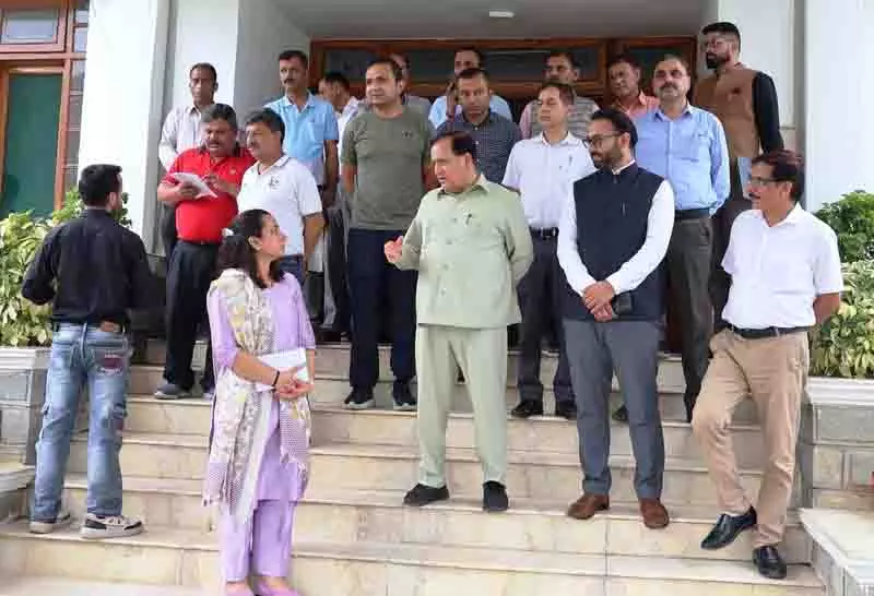 Dharamsala में सम्मेलन की तैयारियों में स्पीकर ने आगे बढ़कर नेतृत्व किया Dharamsala में सम्मेलन की तैयारियों में स्पीकर ने आगे बढ़कर नेतृत्व किया