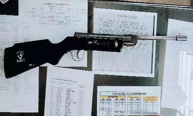 3000 की बंदूक के लिए 50 हजार खर्च, 26 साल बाद भी नहीं मिली वापसी 3000 की बंदूक के लिए 50 हजार खर्च, 26 साल बाद भी नहीं मिली वापसी