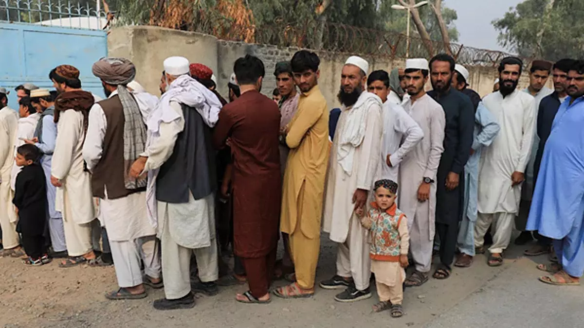 Iran: इज़रायली हमलों में मारे गए कमांडरों और वैज्ञानिकों के जनाज़े में उमड़े हज़ारों Iran: इज़रायली हमलों में मारे गए कमांडरों और वैज्ञानिकों के जनाज़े में उमड़े हज़ारों