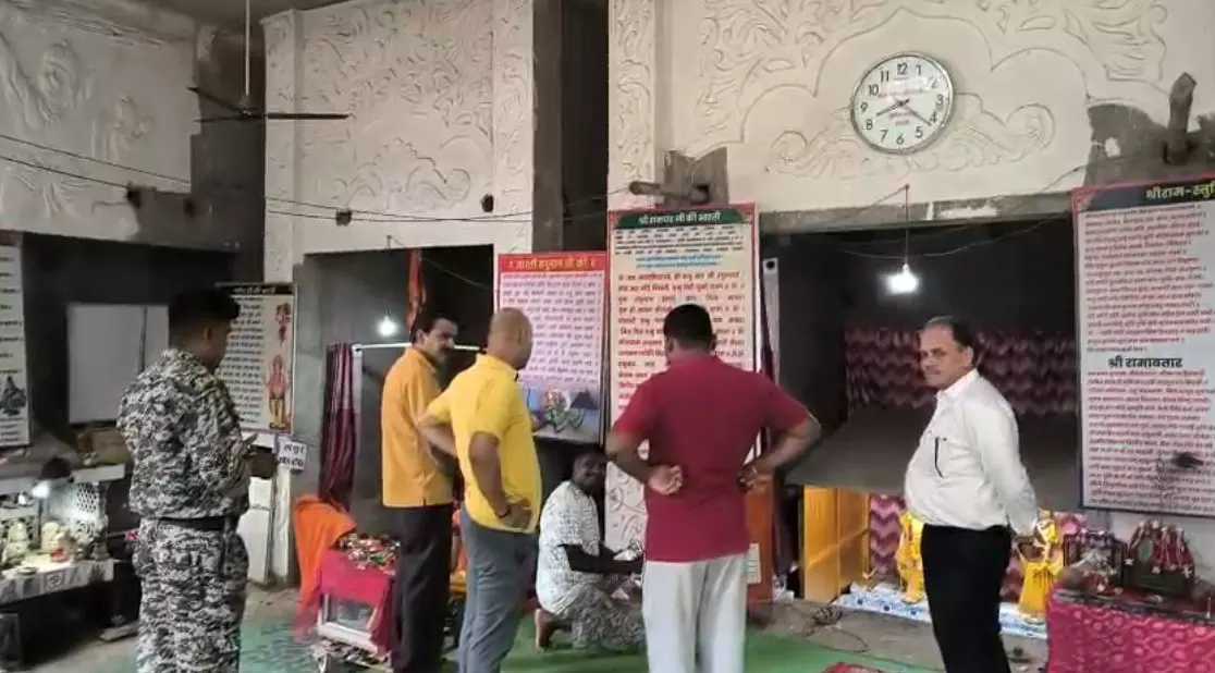 थाने के पास वाले मंदिर में चोरी, दानपेटी से पैसे पार थाने के पास वाले मंदिर में चोरी, दानपेटी से पैसे पार