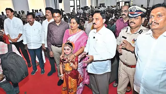 गृह मंत्री अनीता: सुरक्षा 360 पुलिसिंग में एक नया अध्याय गृह मंत्री अनीता: सुरक्षा 360 पुलिसिंग में एक नया अध्याय