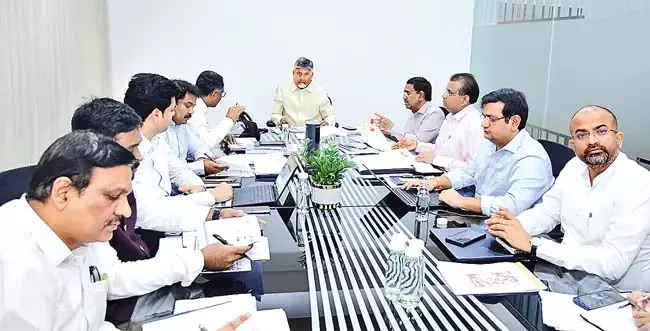 संक्रमण को फैलने से रोकने के लिए कदम उठाए जाने चाहिए : CM Chandrababu संक्रमण को फैलने से रोकने के लिए कदम उठाए जाने चाहिए : CM Chandrababu