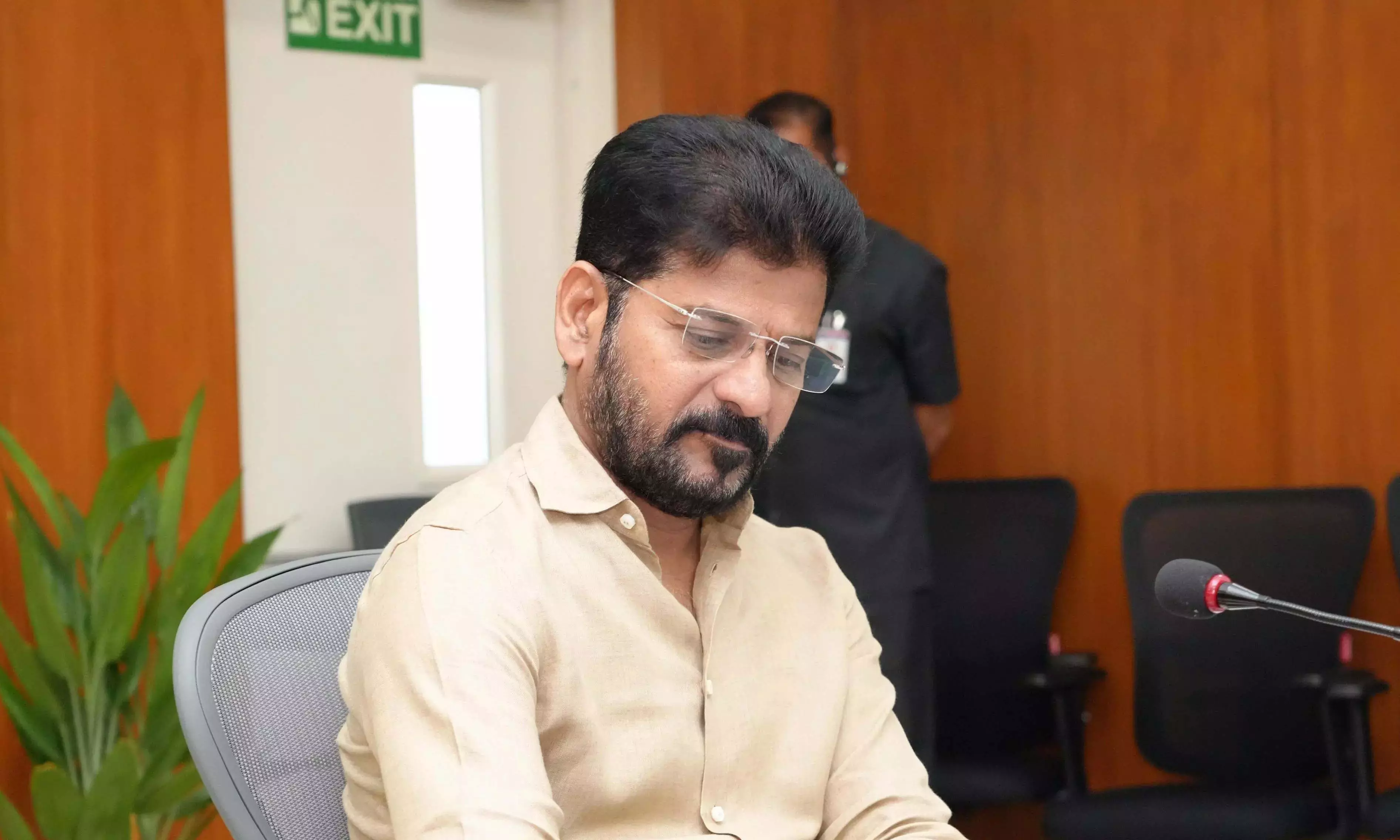 सीएम रेवंत LB स्टेडियम में बैठक करेंगे सीएम रेवंत LB स्टेडियम में बैठक करेंगे