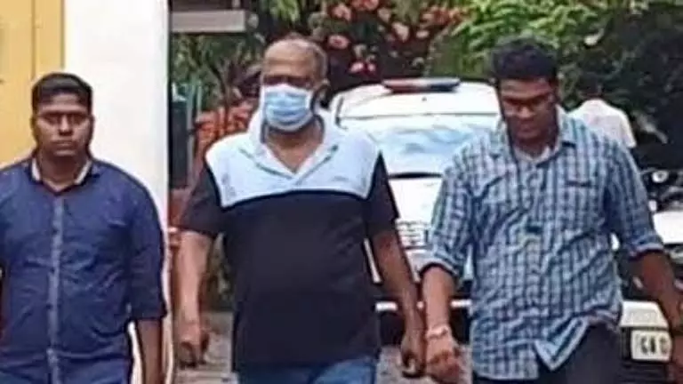 Goa भूमि धोखाधड़ी मामले में मोहम्मद सोहेल को फिर से गिरफ्तार कर पुलिस हिरासत में भेजा गया Goa भूमि धोखाधड़ी मामले में मोहम्मद सोहेल को फिर से गिरफ्तार कर पुलिस हिरासत में भेजा गया