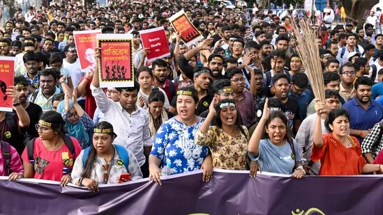 Kolkata rape case: महिला आयोग ने कहा कि कुछ छिपाने का किया प्रयास Kolkata rape case: महिला आयोग ने कहा कि कुछ छिपाने का किया प्रयास