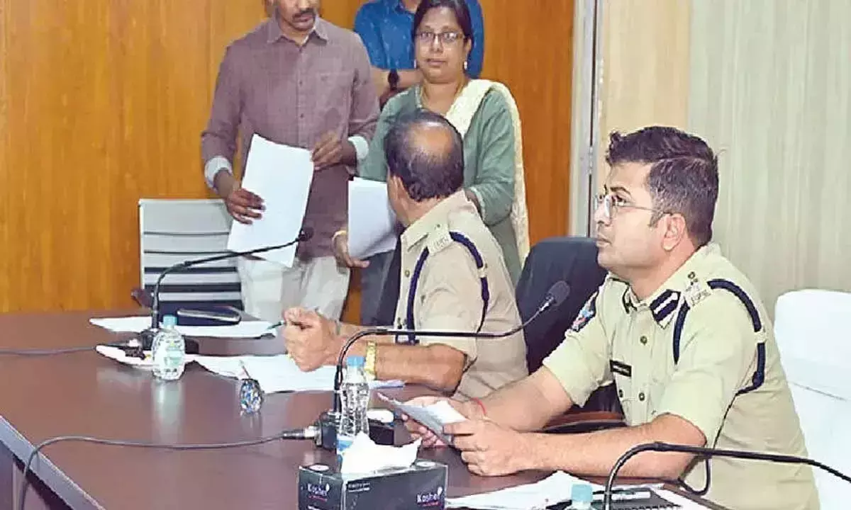 Andhra: ग्राम, वार्ड सचिवालय महिला पुलिसकर्मियों की स्थानांतरण प्रक्रिया संपन्न Andhra: ग्राम, वार्ड सचिवालय महिला पुलिसकर्मियों की स्थानांतरण प्रक्रिया संपन्न