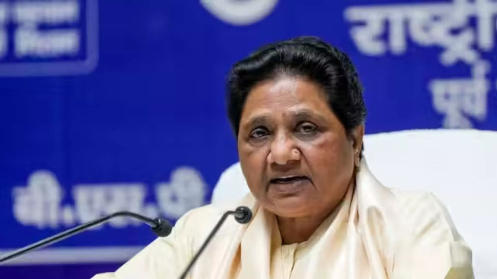 Lucknow: छात्रवृत्ति संकट पर मायावती की गहरी चिंता Lucknow: छात्रवृत्ति संकट पर मायावती की गहरी चिंता