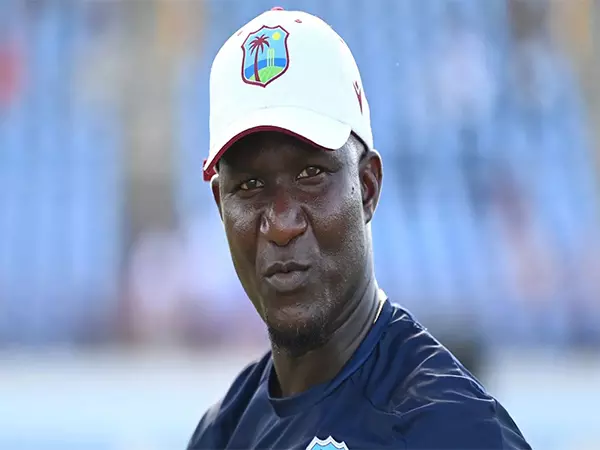 डैरेन सैमी पर ICC ने लगाया जुर्माना डैरेन सैमी पर ICC ने लगाया जुर्माना