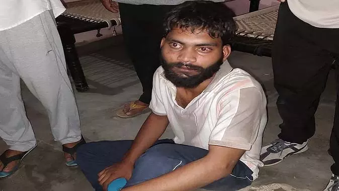 इंचौली में जहर देकर 12 पशुओं की हत्या, एक बदमाश भीड़ के हत्थे चढ़ा इंचौली में जहर देकर 12 पशुओं की हत्या, एक बदमाश भीड़ के हत्थे चढ़ा
