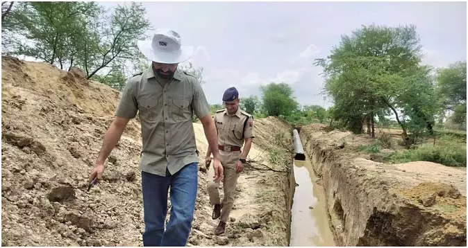 Bharatpur : मिट्टी की ढाय गिरने से बड़ा हादसा, चार की मौत, दो घायल Bharatpur : मिट्टी की ढाय गिरने से बड़ा हादसा, चार की मौत, दो घायल