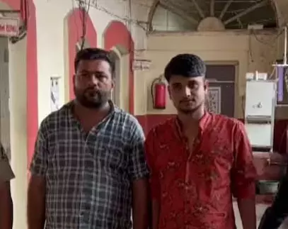 अरे बाप रे! बिजनेसमैन को चॉकलेट पड़ी महंगी अरे बाप रे! बिजनेसमैन को चॉकलेट पड़ी महंगी