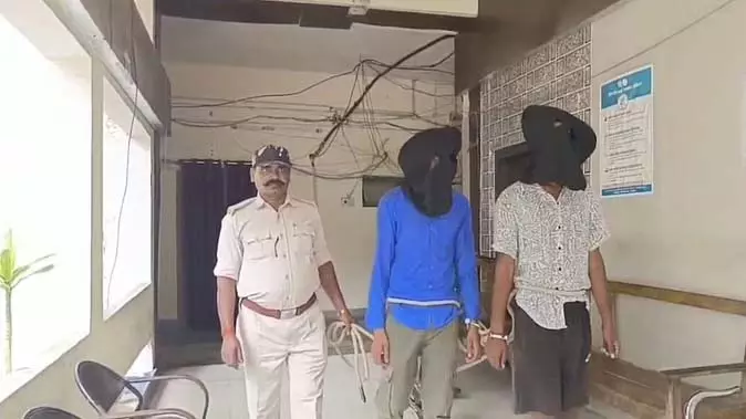 Jharkhand : चतरा में 60 लाख की ब्राउन शुगर बरामद, दो तस्कर गिरफ्तार Jharkhand : चतरा में 60 लाख की ब्राउन शुगर बरामद, दो तस्कर गिरफ्तार
