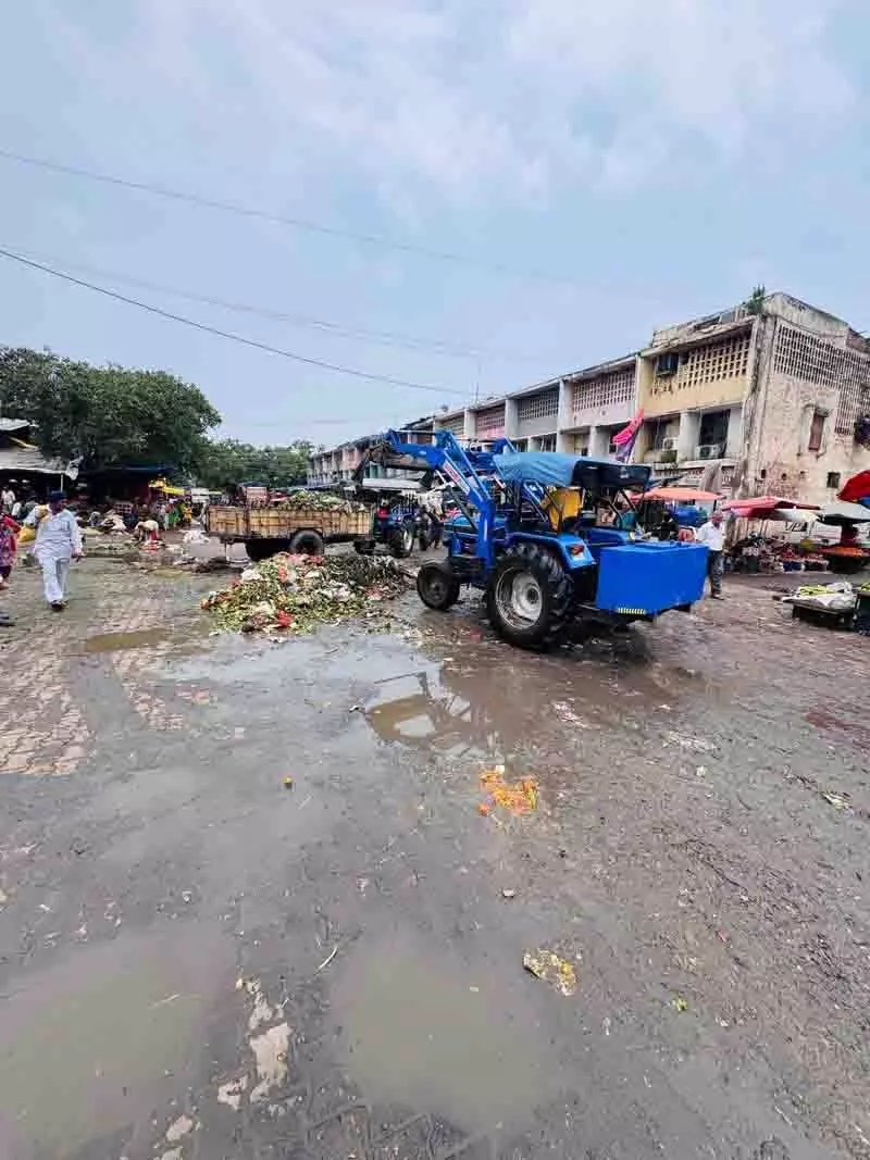 सेक्टर 26 Mandi में चलाया गया स्वच्छता अभियान सेक्टर 26 Mandi में चलाया गया स्वच्छता अभियान