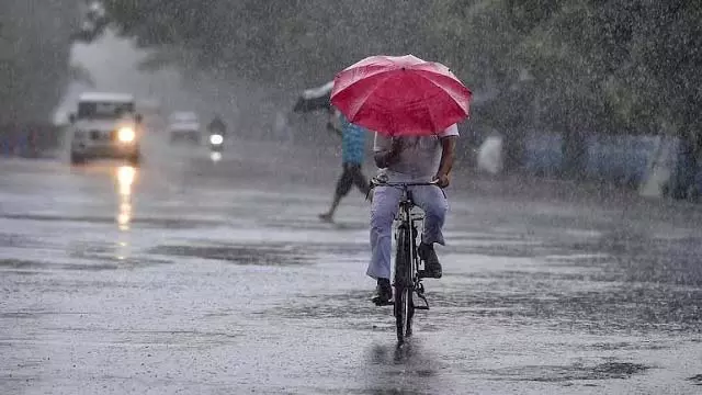 मौसम विभाग का अलर्ट : बंगाल की खाड़ी से आ रही है बारिश की नई लहर मौसम विभाग का अलर्ट : बंगाल की खाड़ी से आ रही है बारिश की नई लहर