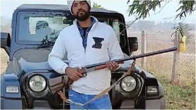 गोलीबारी में गलत व्यक्ति की मौत, जिसे मारने आए थे वह मौके से फरार गोलीबारी में गलत व्यक्ति की मौत, जिसे मारने आए थे वह मौके से फरार