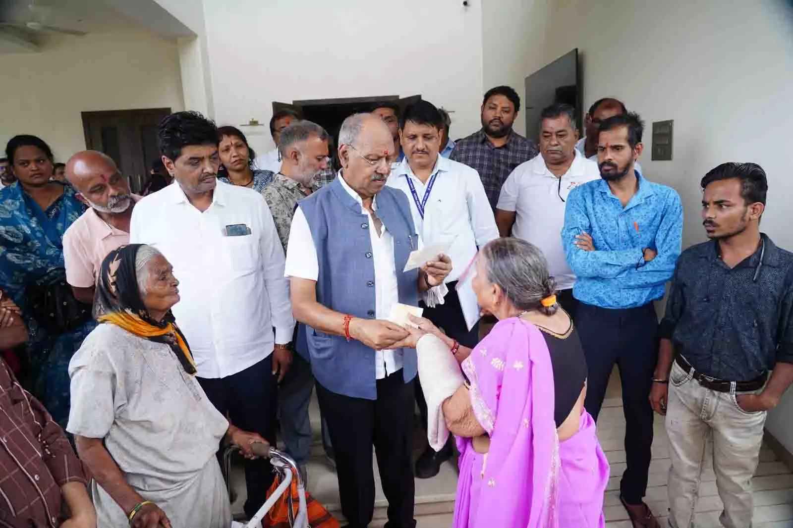 250 हितग्राहियों को मिला योजनाओं का लाभ, सांसद बृजमोहन अग्रवाल ने किए चेक वितरित 250 हितग्राहियों को मिला योजनाओं का लाभ, सांसद बृजमोहन अग्रवाल ने किए चेक वितरित