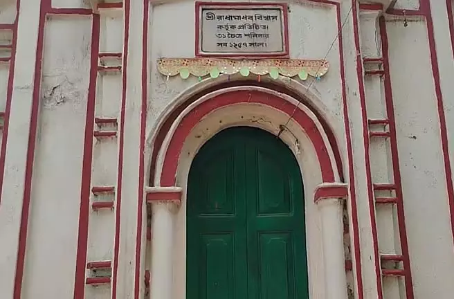 दिवंगत अभिनेता छवि बिस्वास के घर के मंदिर से तस्वीरें चोरी दिवंगत अभिनेता छवि बिस्वास के घर के मंदिर से तस्वीरें चोरी