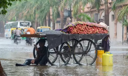 दिल्ली में न्यूनतम तापमान 28.7 डिग्री सेल्सियस दर्ज; बारिश, आंधी की संभावना