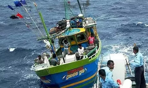 Tamil Nadu के 8 मछुआरे गिरफ्तार! श्रीलंकाई नौसेना का अत्याचार जारी