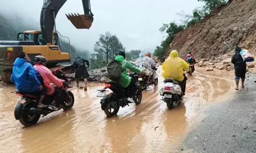 बादल फटा: आठ लोग लापता, होटल को भारी नुकसान