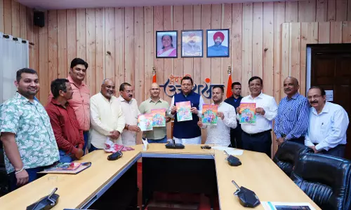 CM धामी ने ललित शौर्य की नई पुस्तक स्वास्थ्य के प्रहरी का विमोचन किया