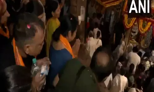 Delhi CM ने मथुरा में गोवर्धन परिक्रमा पूरी की