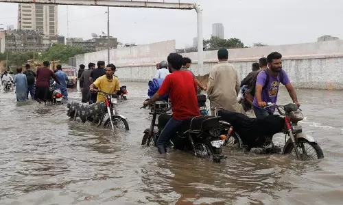 पाकिस्तान: कराची में बारिश के कारण शहरी बाढ़ का खतरा